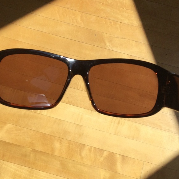 EUC (3) Womens Sunglasses - Picture 14 of 16